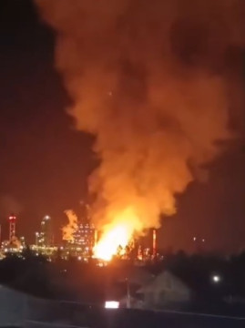 Kilang minyak Pertamina di Dumai kebakaran (Instagram)